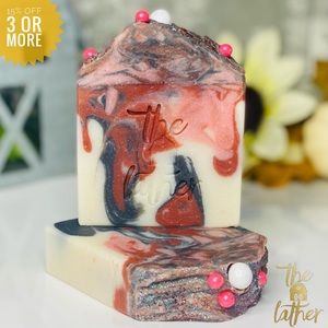 Black Raspberry Vanilla Goat Milk & Cream Lather